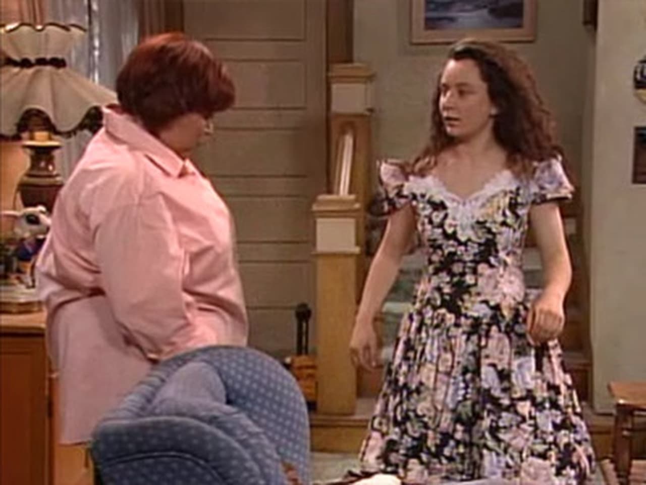 Roseanne - Season 3 Episode 23 : Dances with Darlene