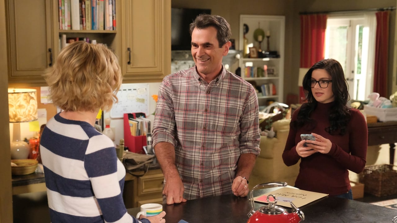 Modern Family - Season 11 Episode 5 : The Last Halloween