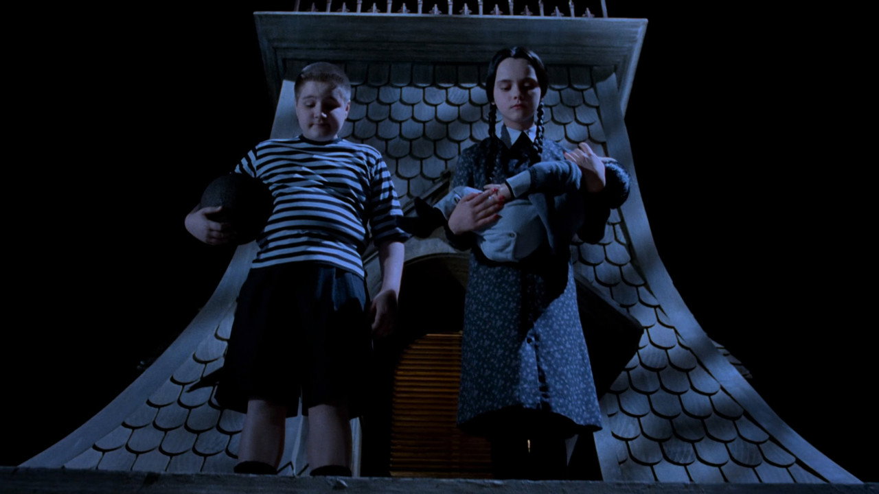 Addams Family Values background 77