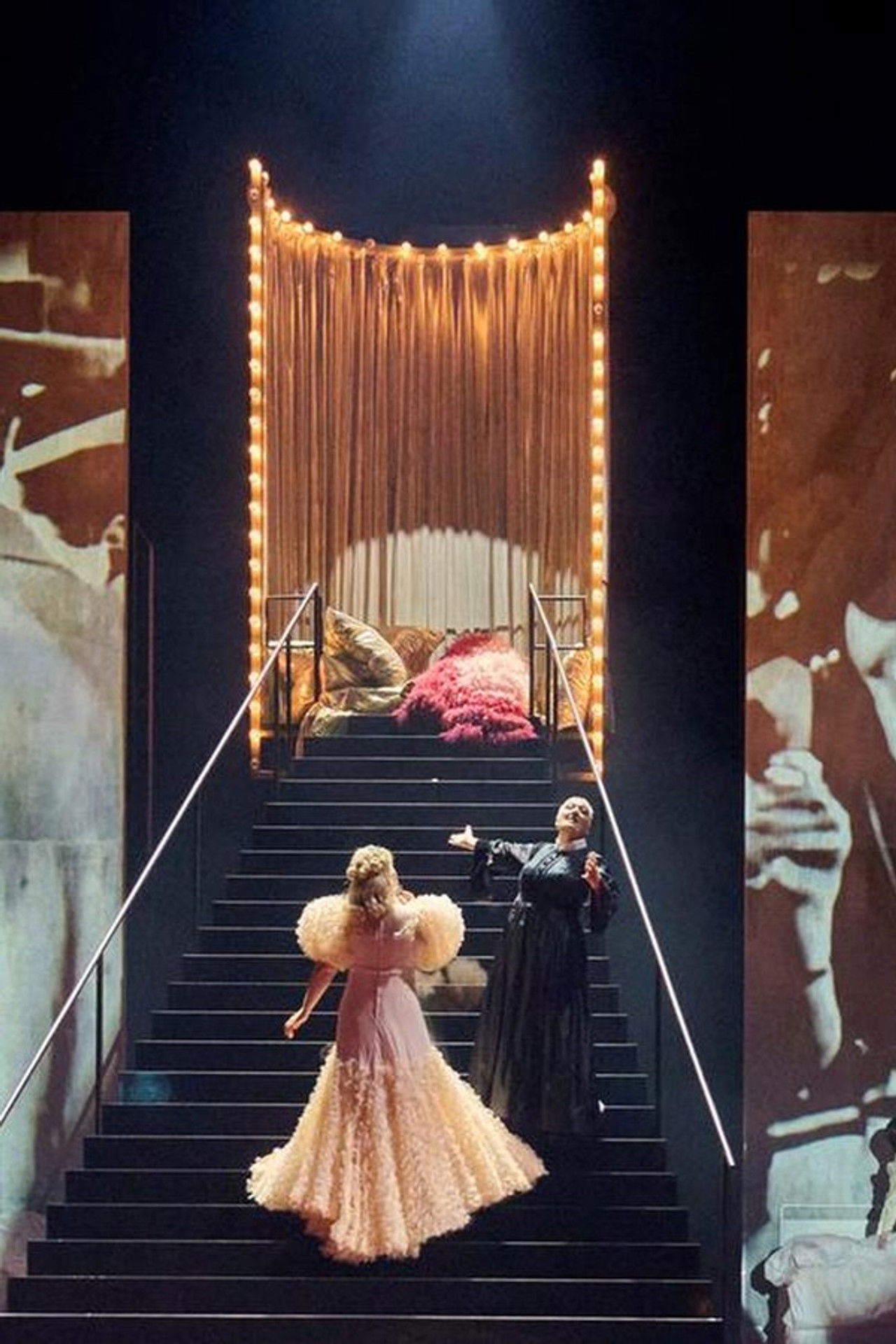 Richard Strauss: Die Frau ohne Schatten Backdrop