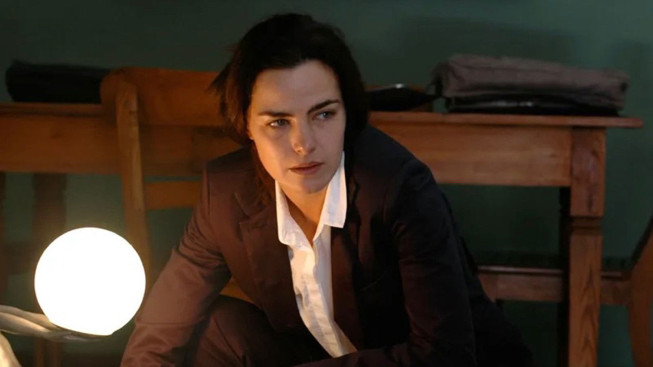 So Hard to Forget backdrop