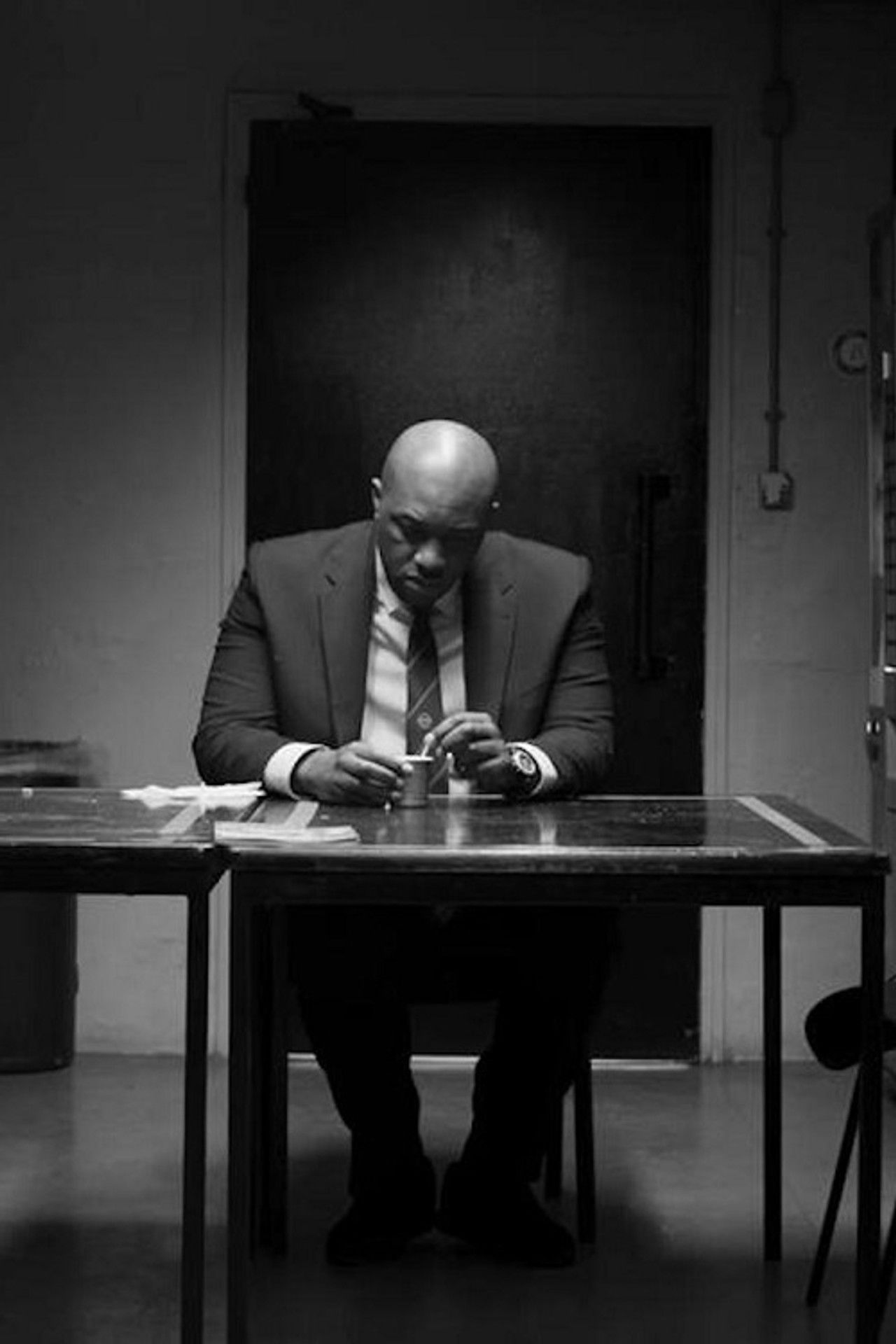 Tapi dans l'ombre Backdrop