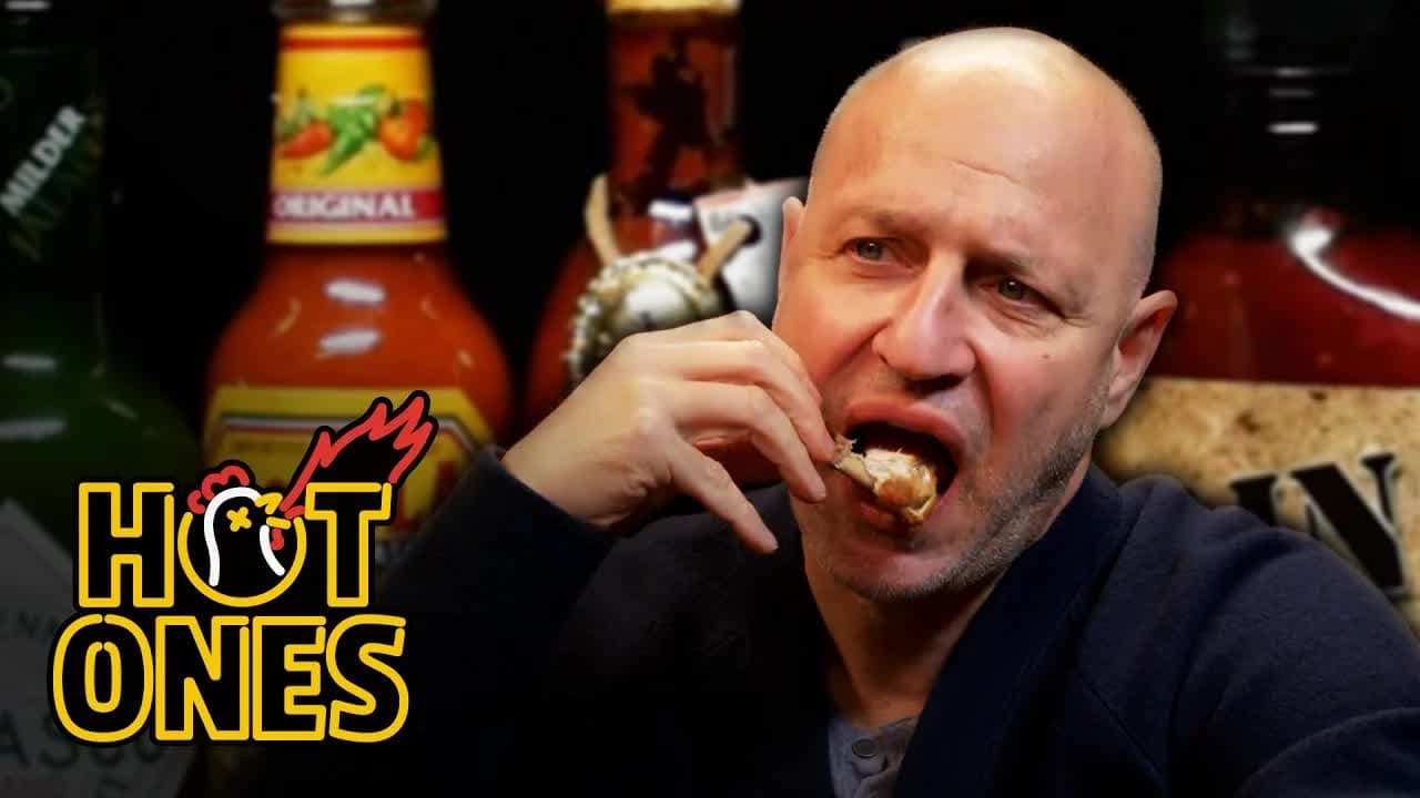 Hot Ones - Season 2 Episode 41 : Tom Colicchio Goes Full Top Chef on Some Spicy Wings