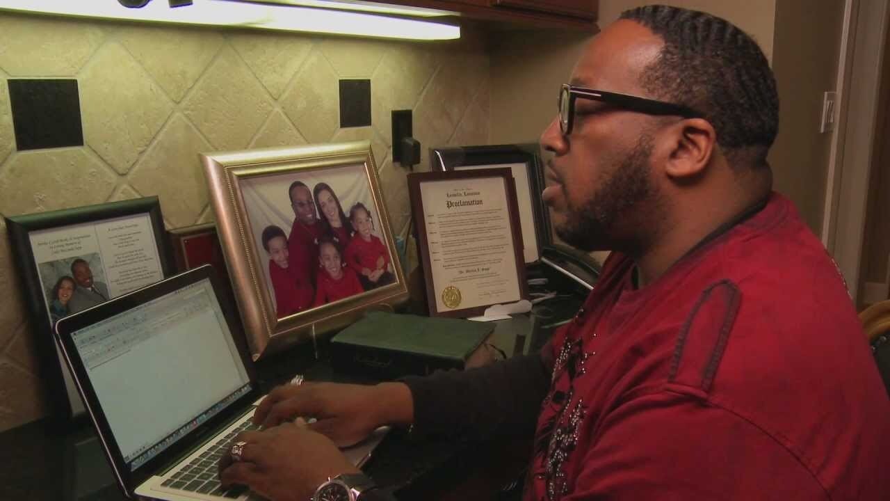 Marvin Sapp: Here I Am background