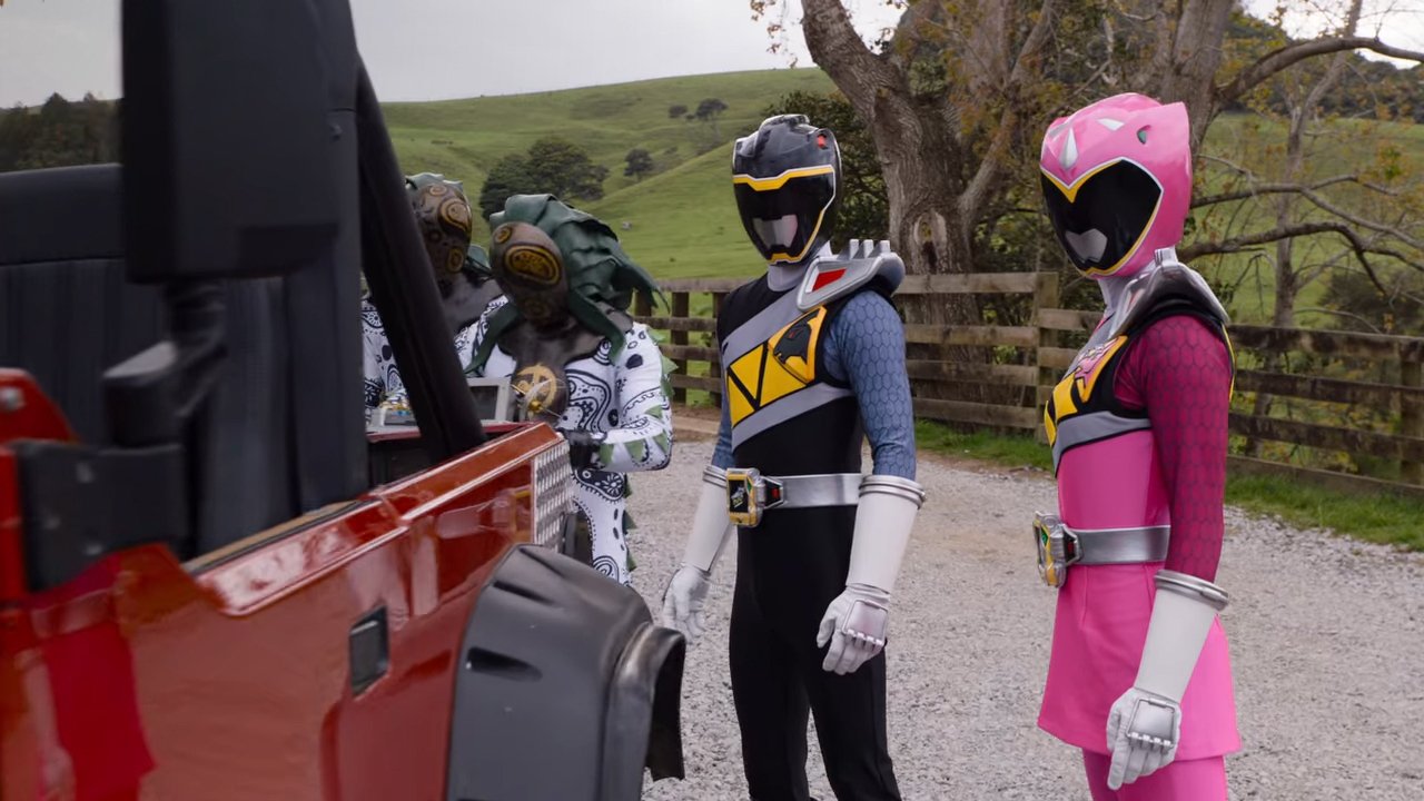 Power Rangers - Season 22 Episode 8 : Double Ranger, Double Danger