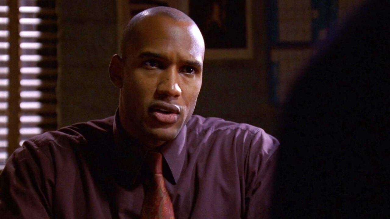 NYPD Blue - Season 12 Episode 17 : Sergeant Sipowicz' Lonely Hearts Club Band