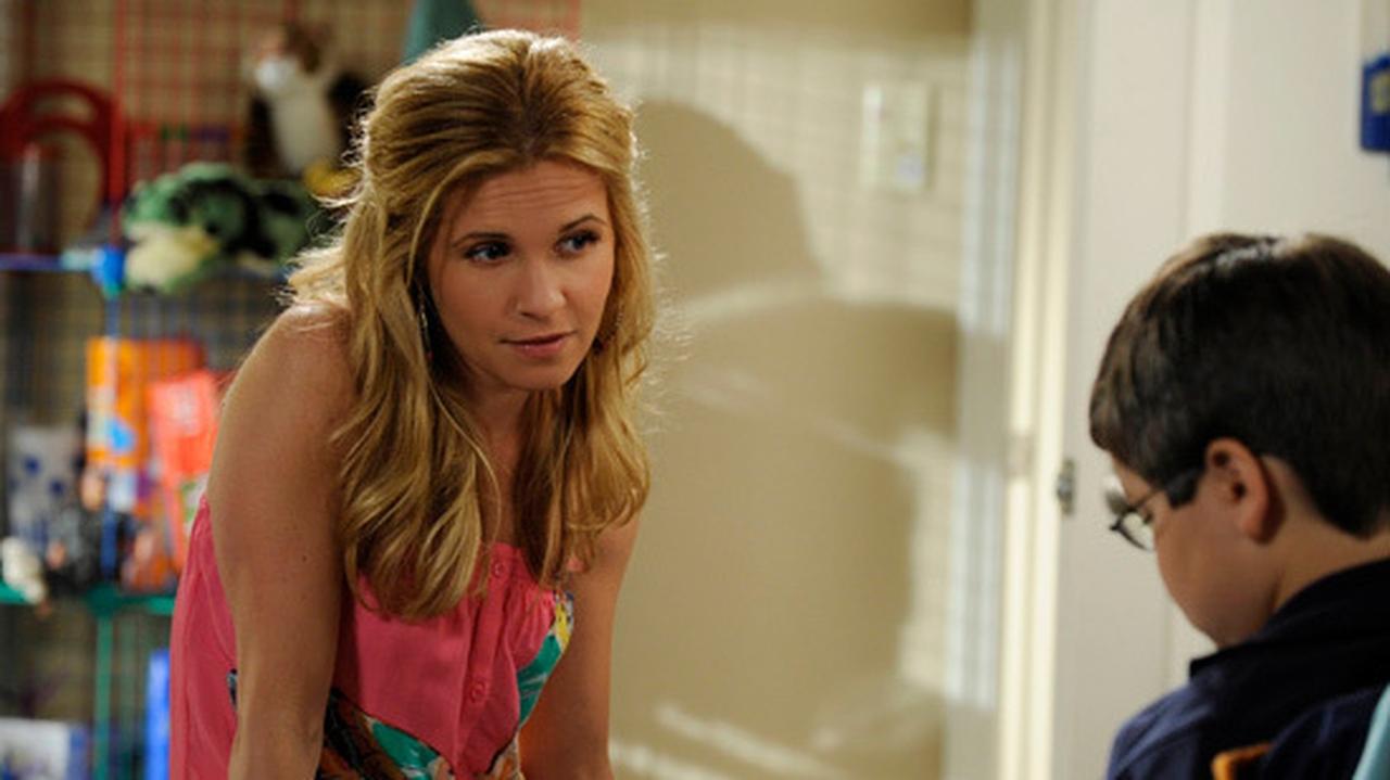Army Wives - Season 6 Episode 21 : Handicap