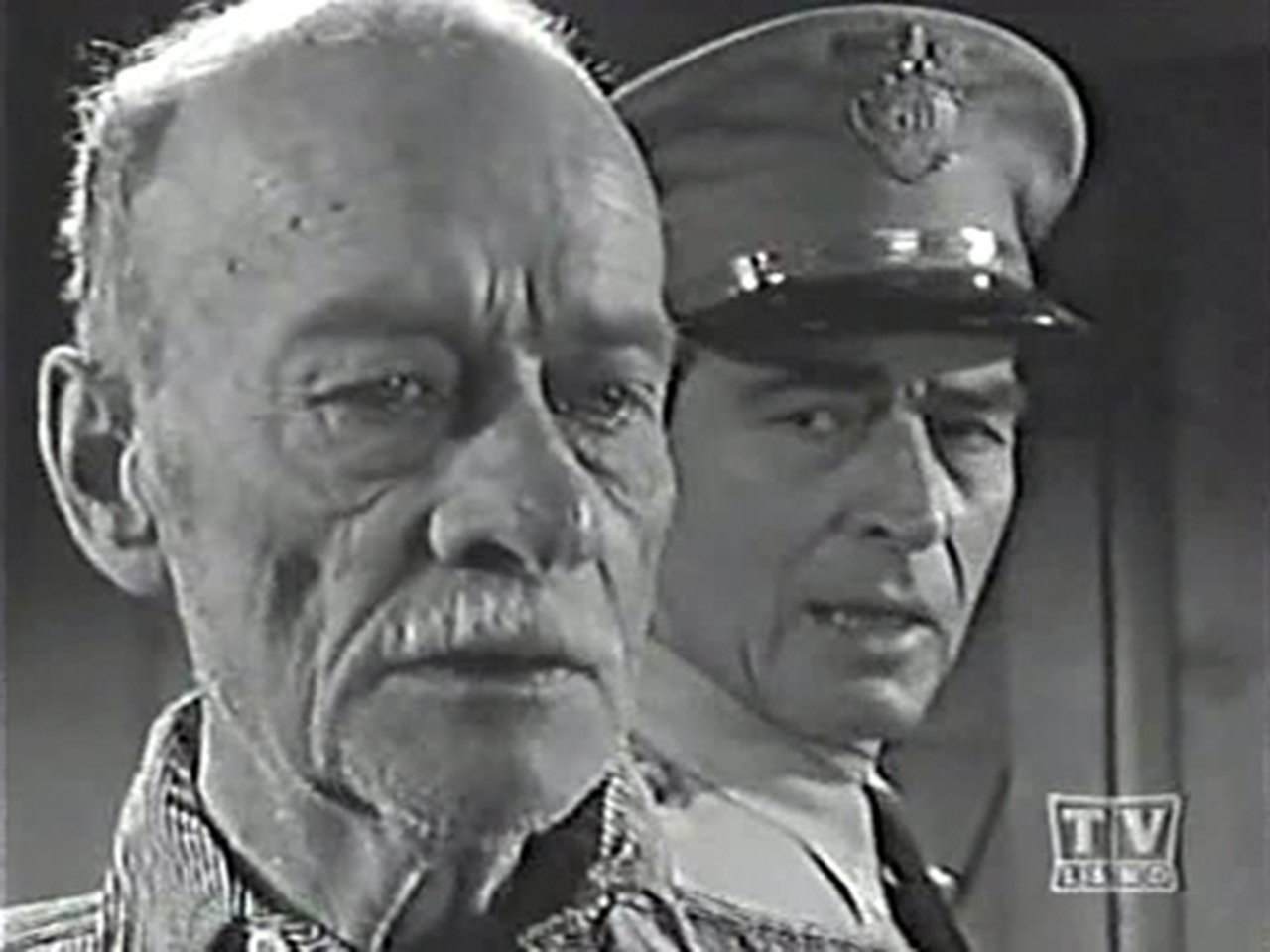 The Alfred Hitchcock Hour - Season 2 Episode 18 : Final Escape