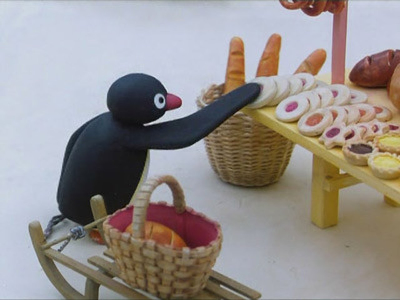 Pingu - Season 3 Episode 25 : Pingu Steals