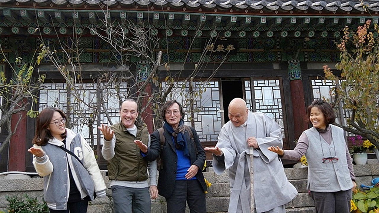 Dancing with Jikji backdrop