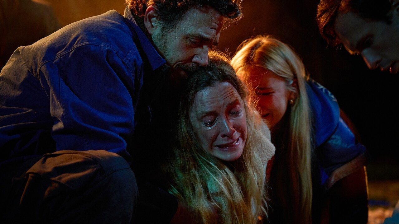 Summerwater - Season 1 Episode 6 : The Fire