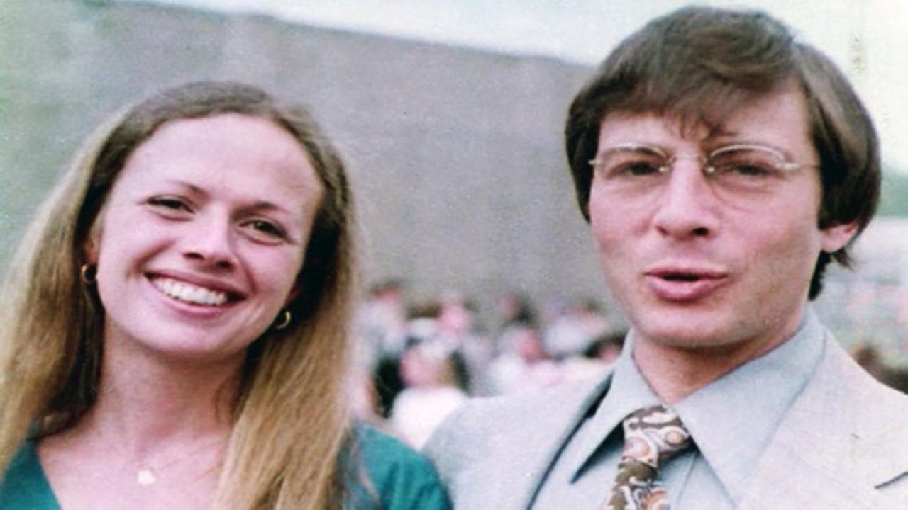 Robert Durst: An Id Murder Mystery background