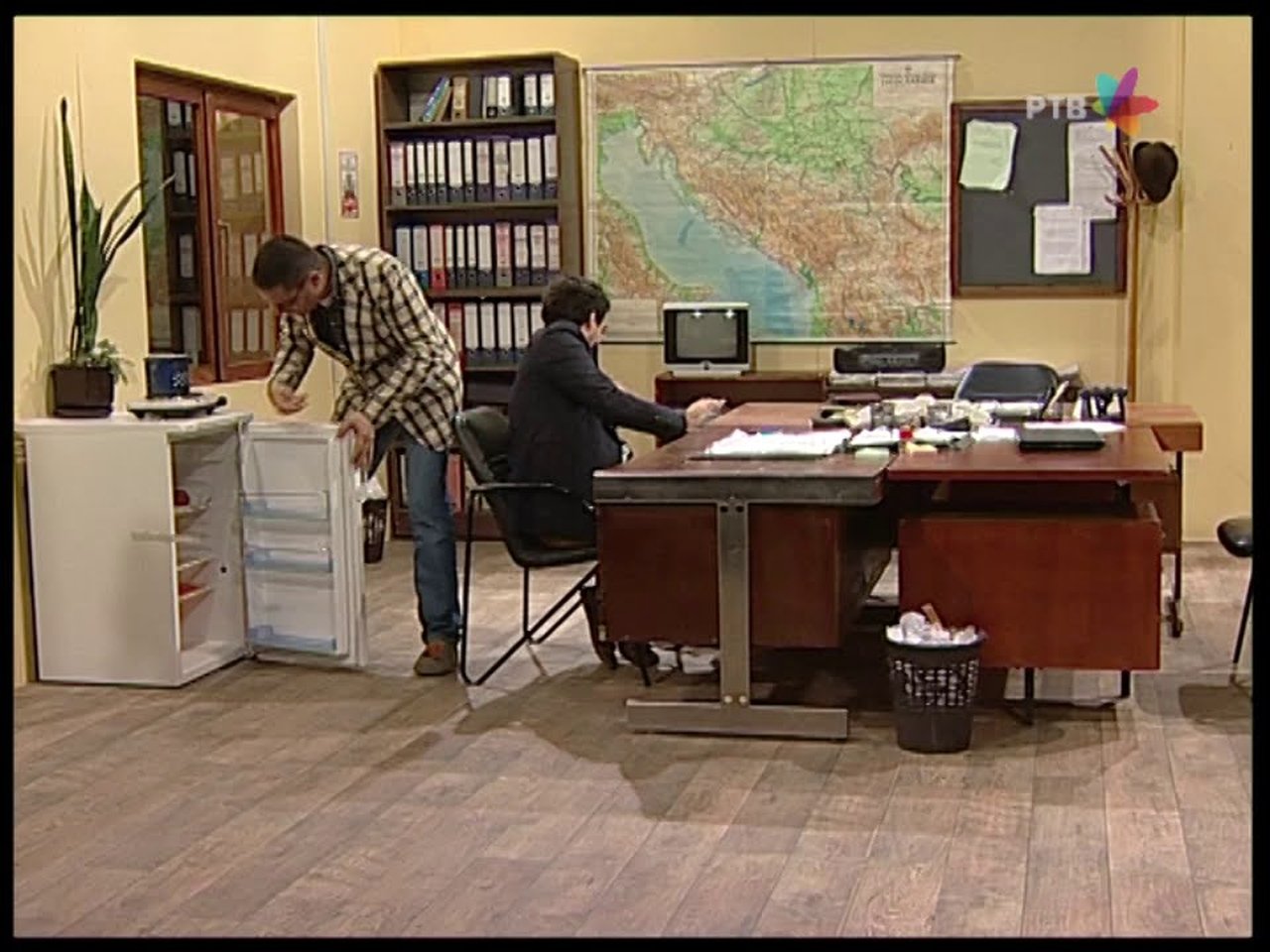 Government Job - Season 4 Episode 33 : 624 Slaninari
