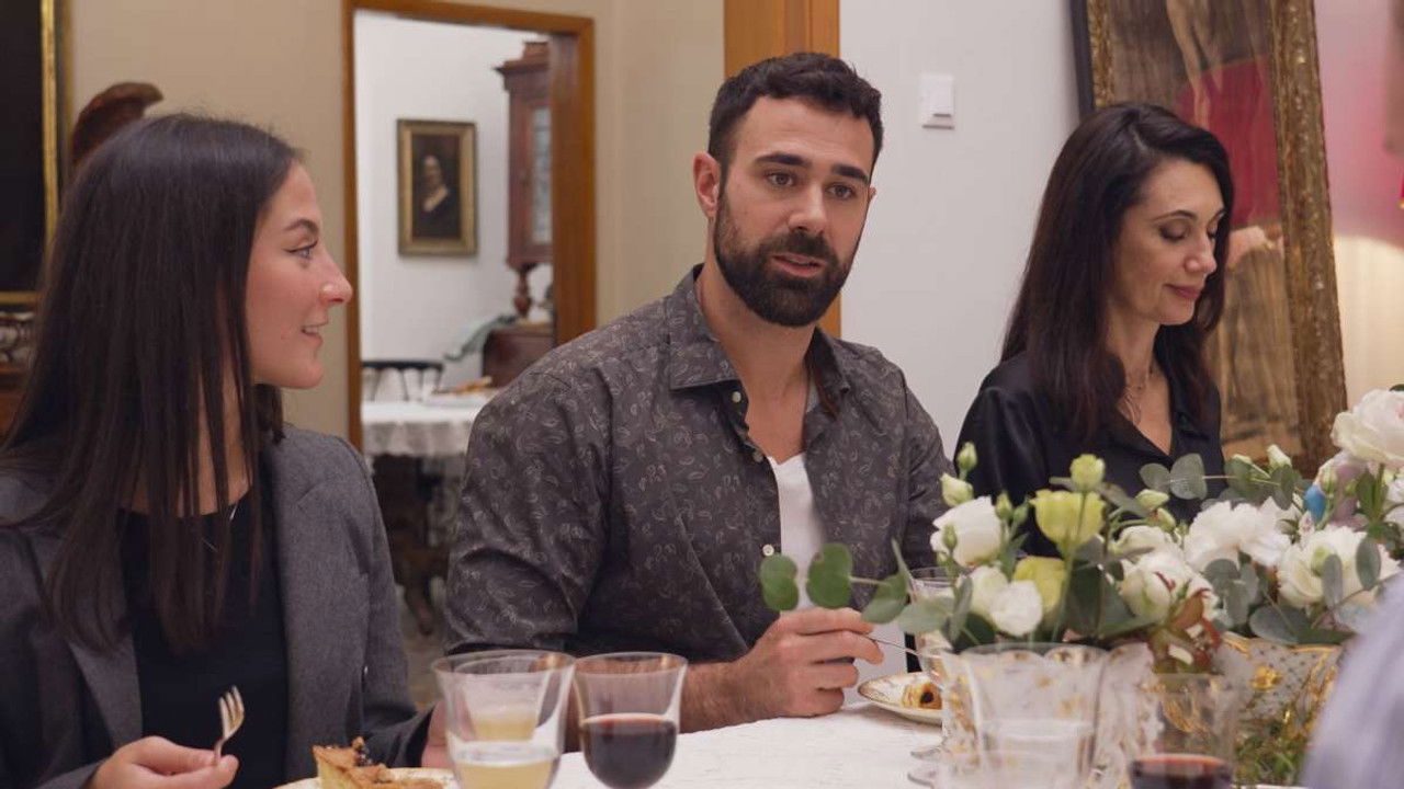 Cortesie per gli ospiti — Épisode 11