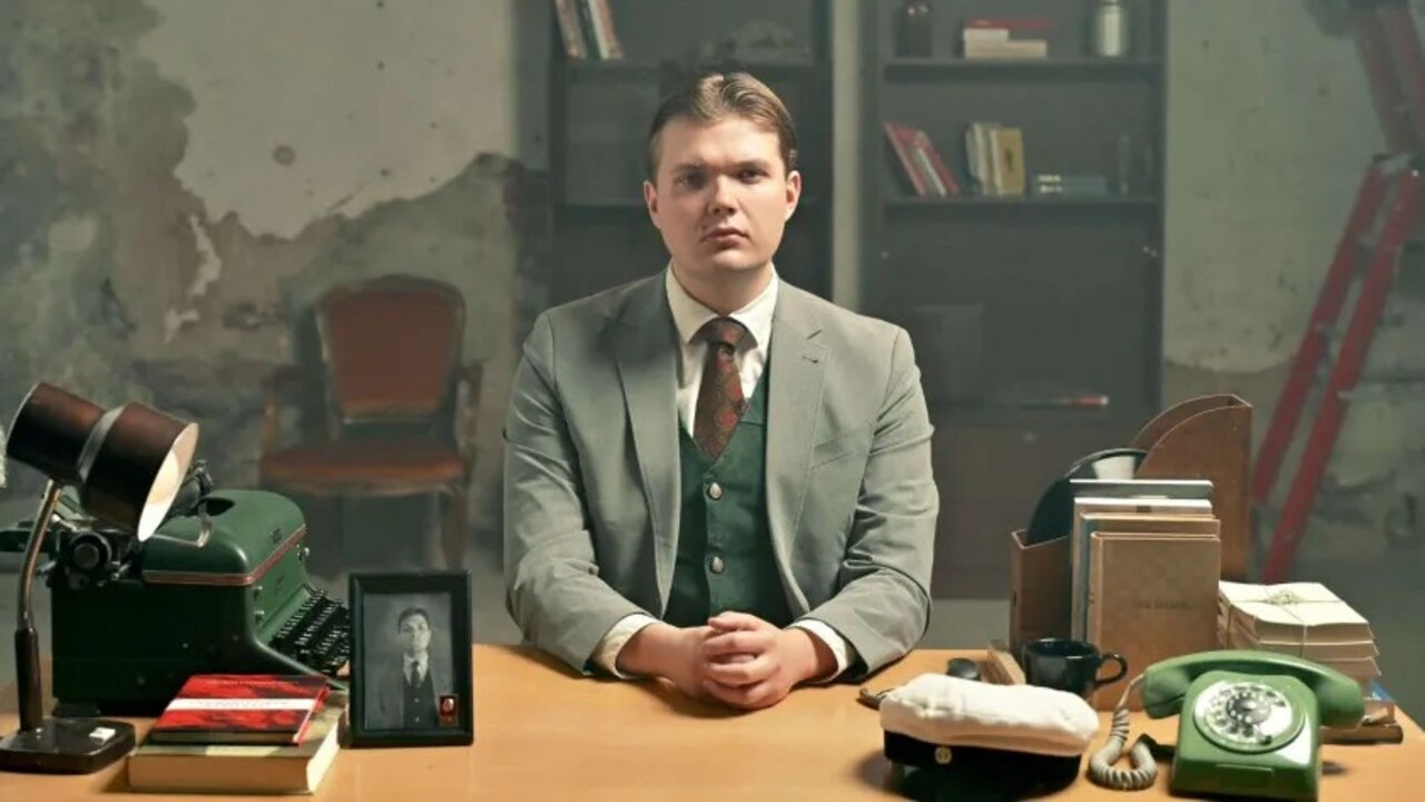 Sirppi & Vasara backdrop