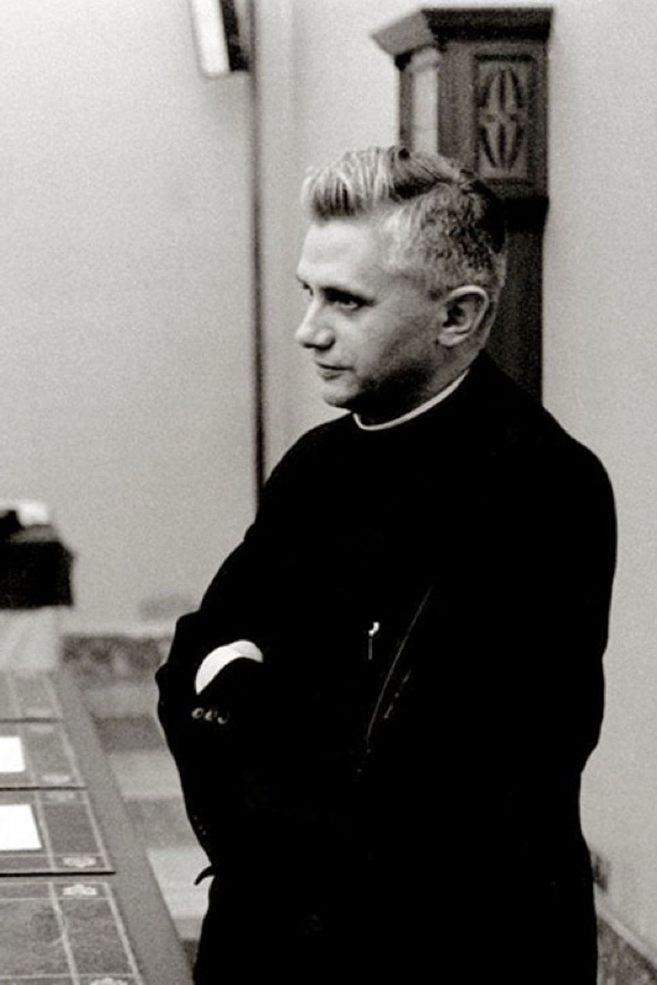 Der Unbequeme - Joseph Ratzinger, der Glaube und die Welt von heute Backdrop