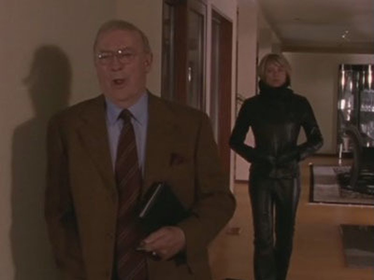 La Femme Nikita - Season 5 Episode 5 : The Man Behind the Curtain