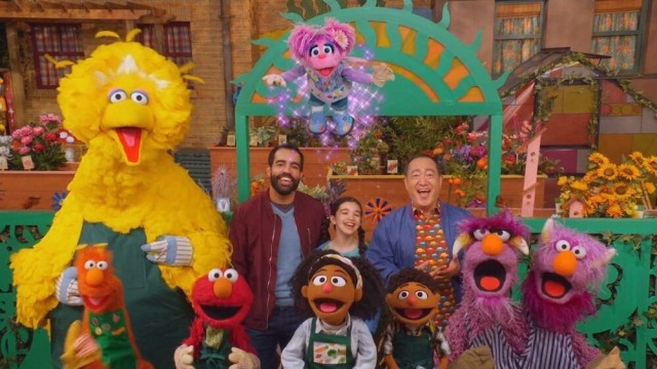 Sesame Street - Season 53 Episode 30 : Community Garden Cleanup