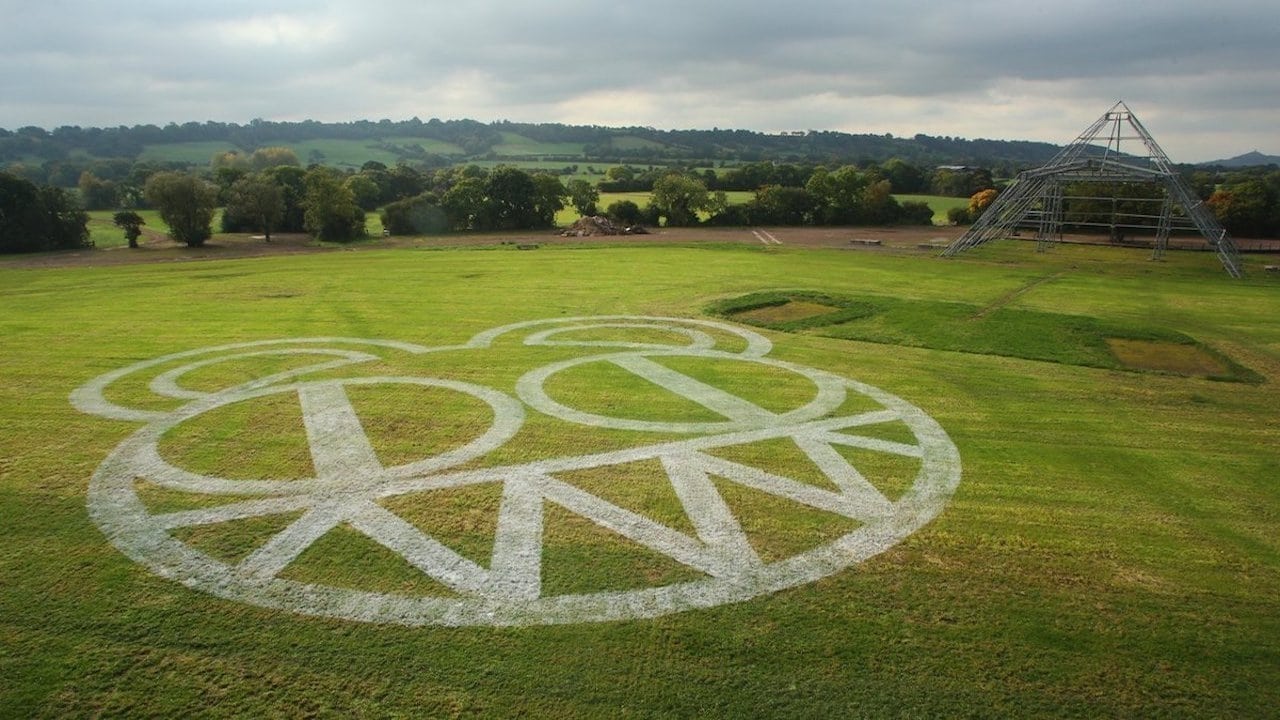 Foo Fighters: Live at Glastonbury background