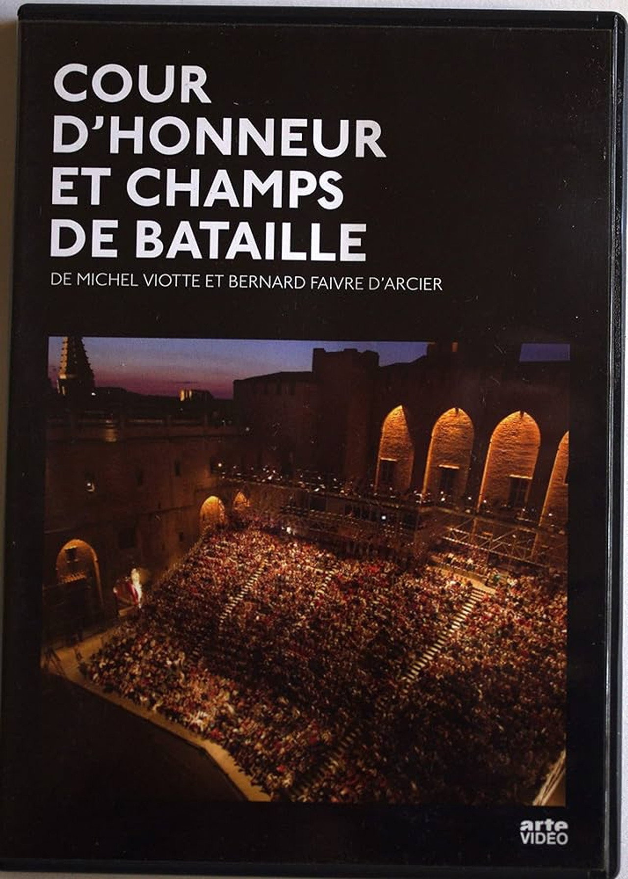 Cour d'honneur et champ de bataille filmaffisch