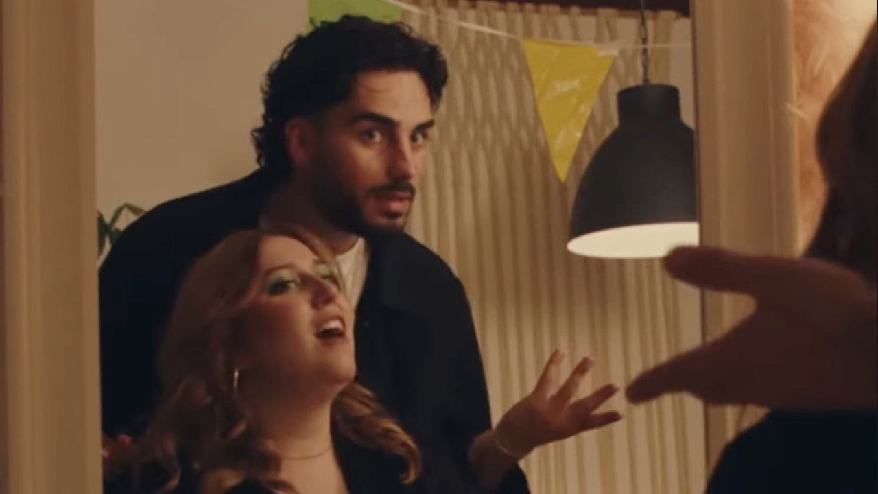 Roomies - Season 1 Episode 7 : Wingman