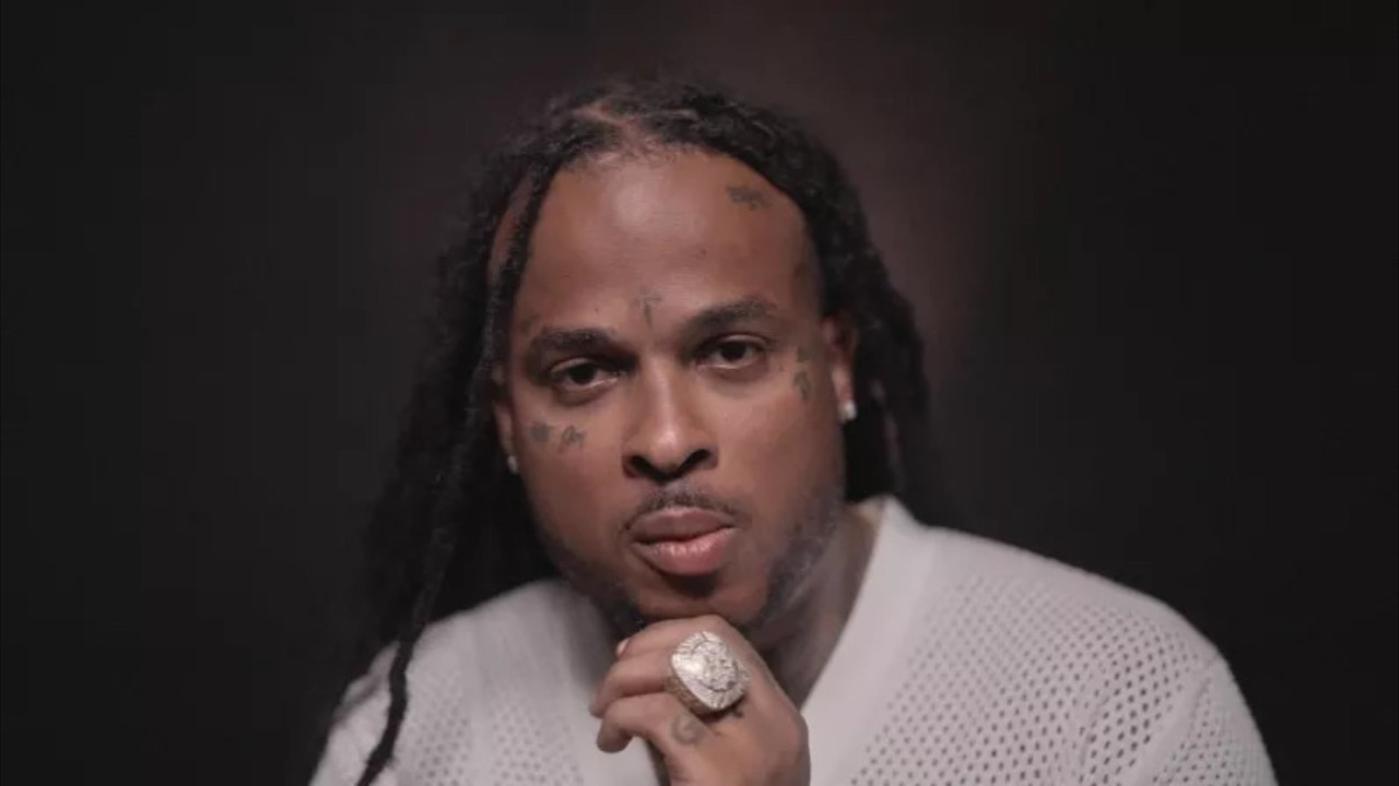 Aux origines, l'esclavage backdrop