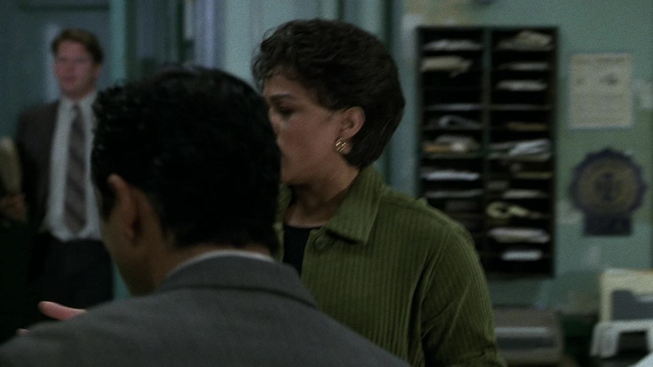 Law & Order - Season 8 Episode 17 : Carrier