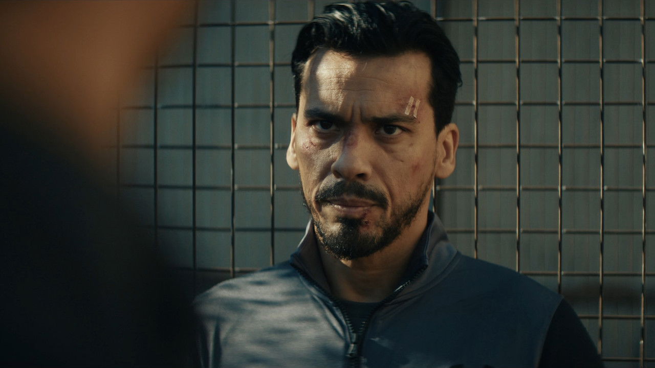 Blood Coast - Season 2 Episode 1 : Behind Bars