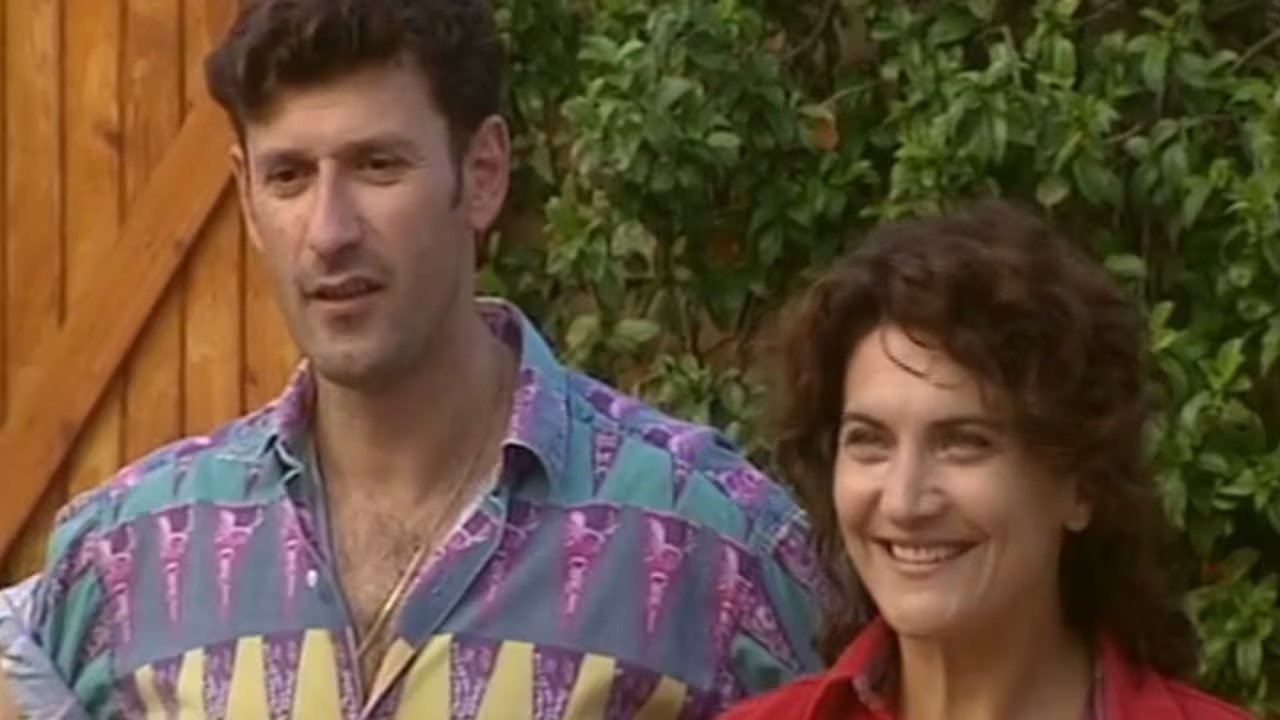A doctor in the family - Season 1 Episode 25 : Long live the countryside! / Love has no age limit