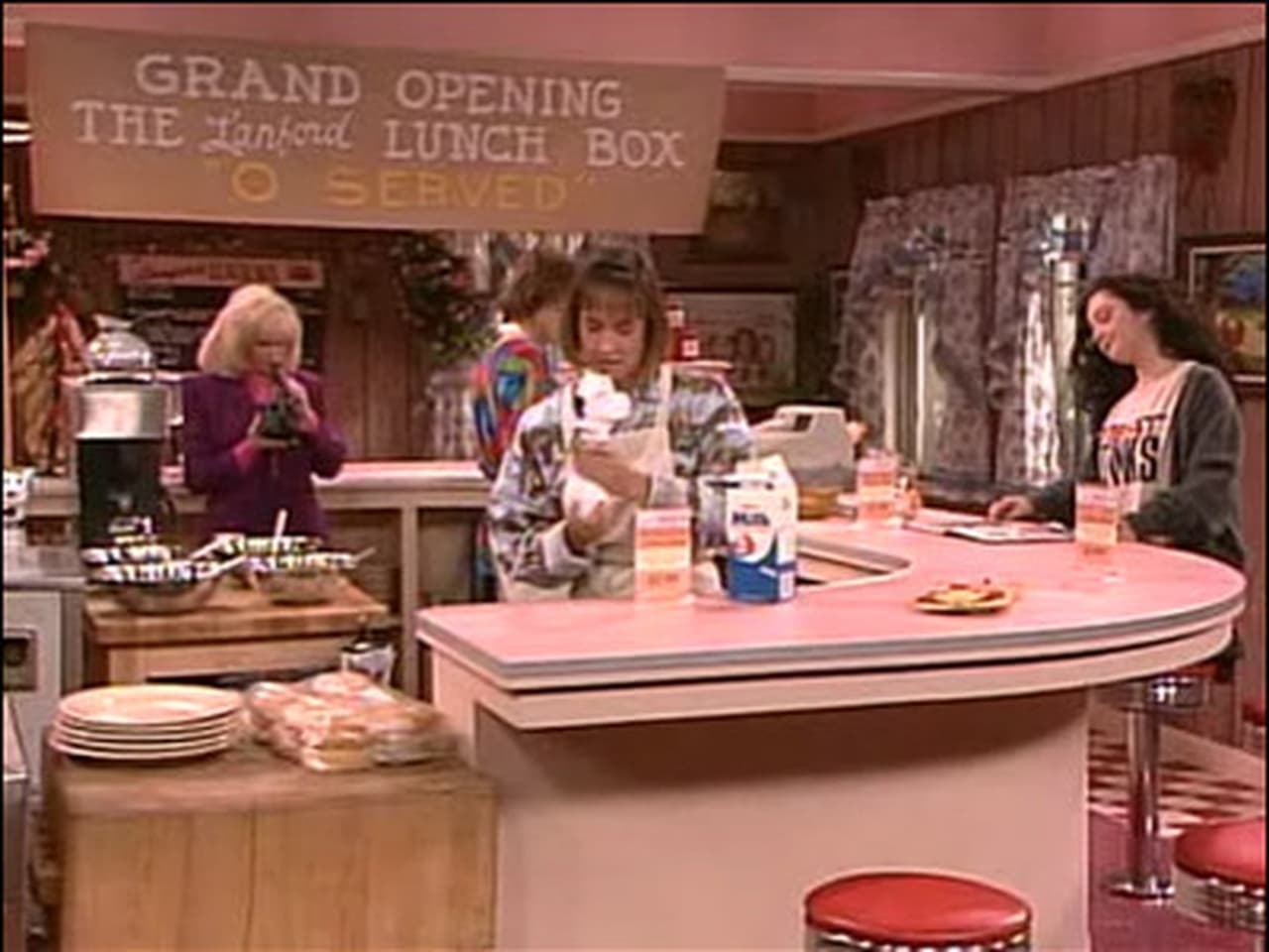 Roseanne - Season 5 Episode 9 : Stand on Your Man