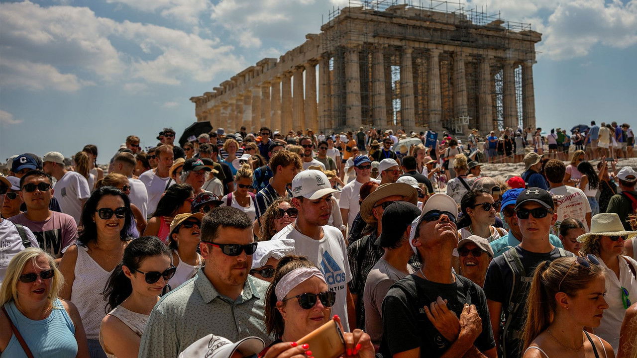 Le Dessous des images — Tourisme, foule monumentale