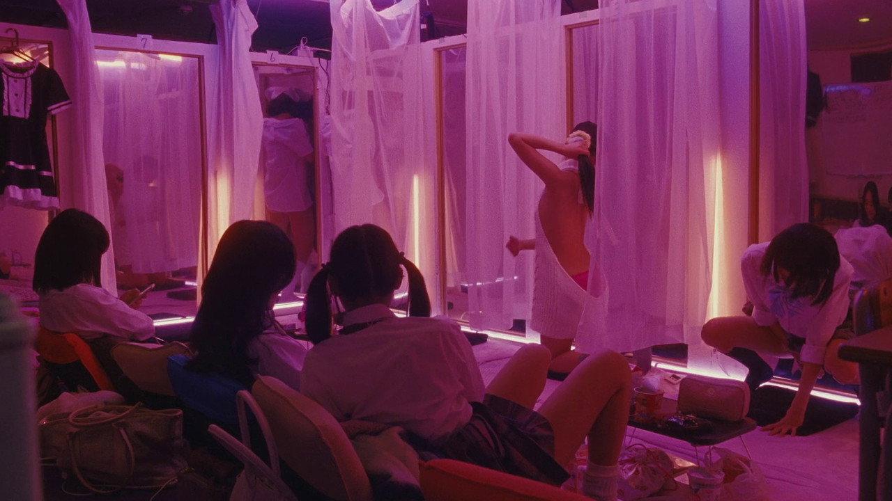 Shoplifters background 102