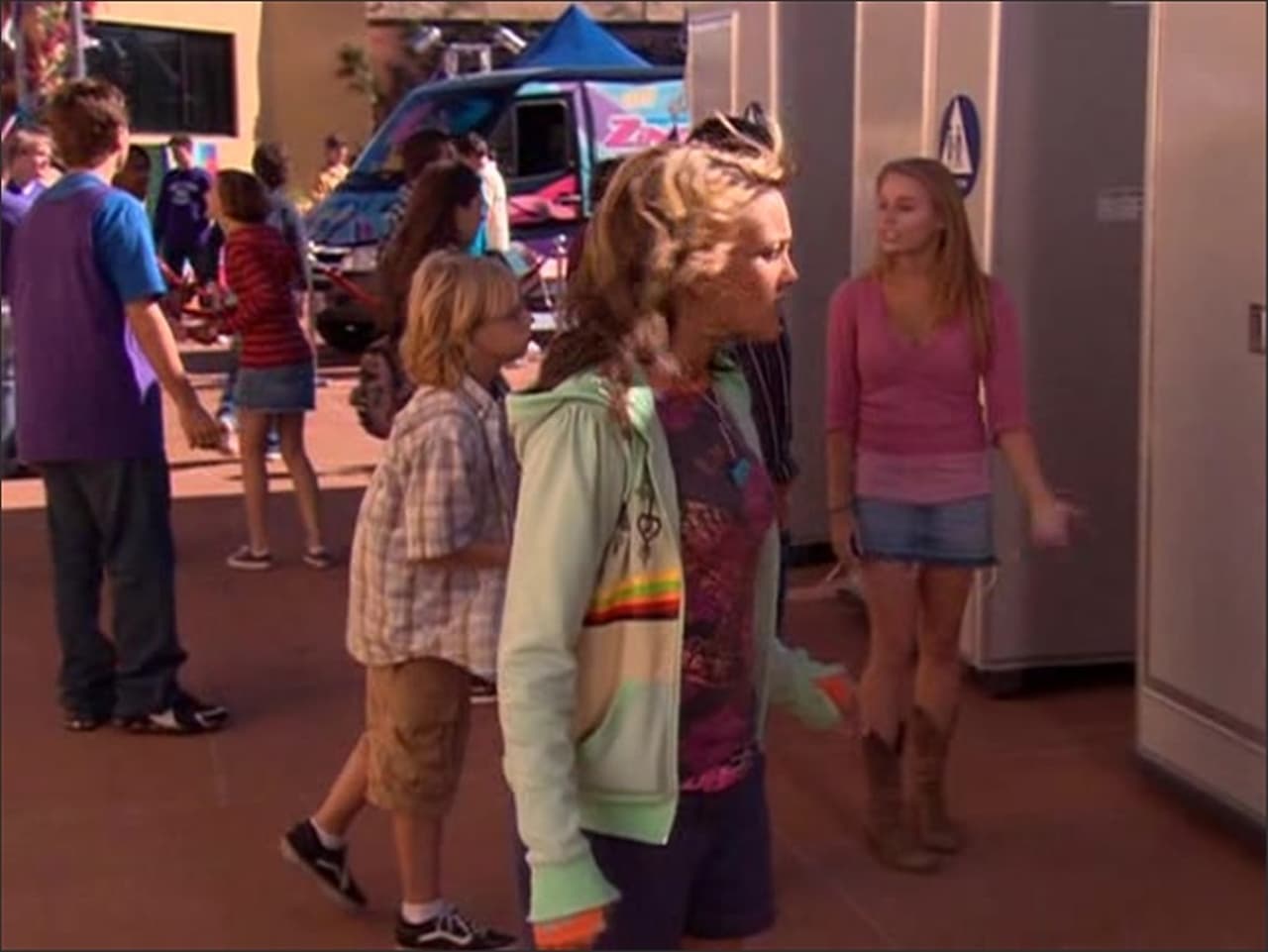 Zoey 101 - Season 3 Episode 20 : Son of a Dean