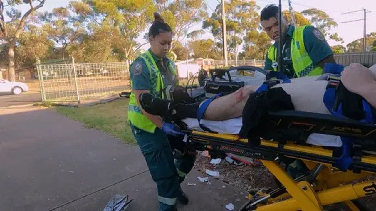 Paramedics - Season 6 Episode 2 : Episode 2