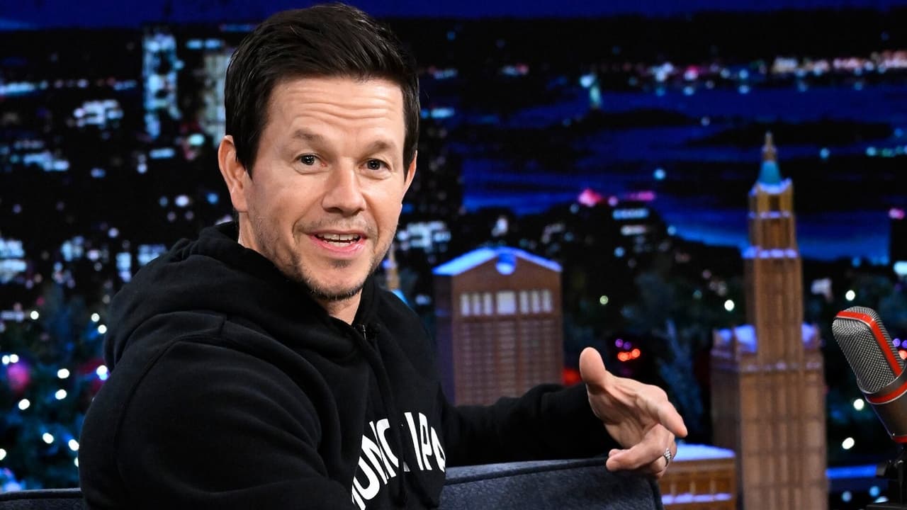 The Tonight Show Starring Jimmy Fallon - Season 11 Episode 45 : Mark Wahlberg; Elle Fanning; Carin Leon performs