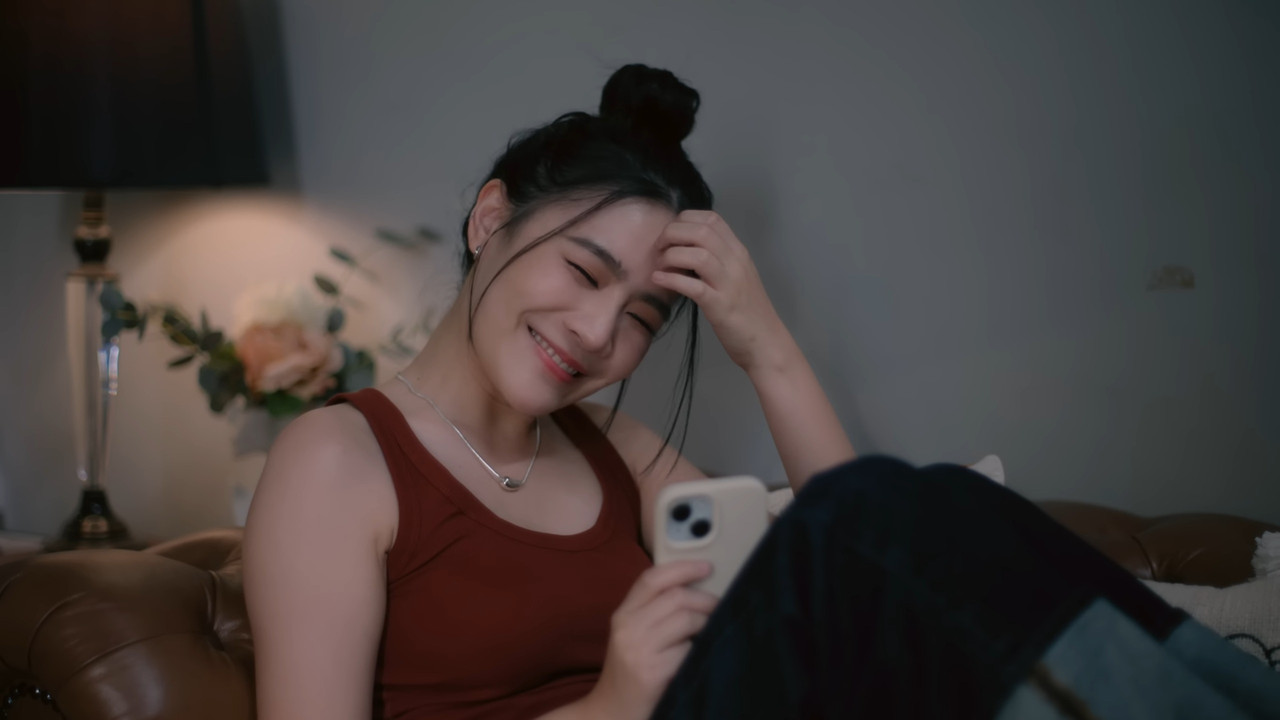 รักขบวนนี้หัวใจเกือบวาย backdrop