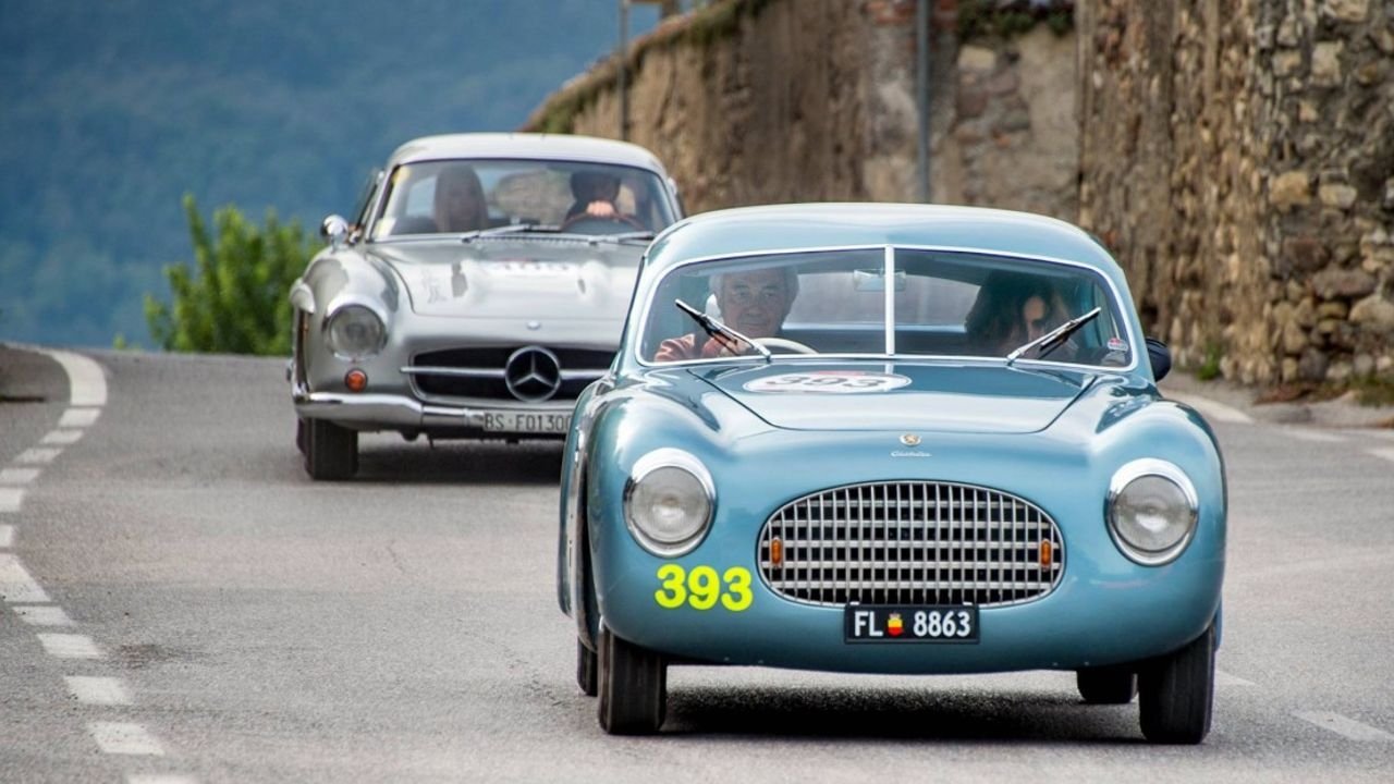 Scen från Rosso Mille Miglia