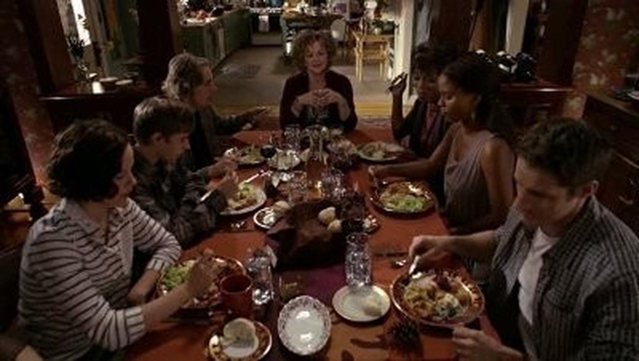 Parenthood - Season 2 Episode 10 : Happy Thanksgiving