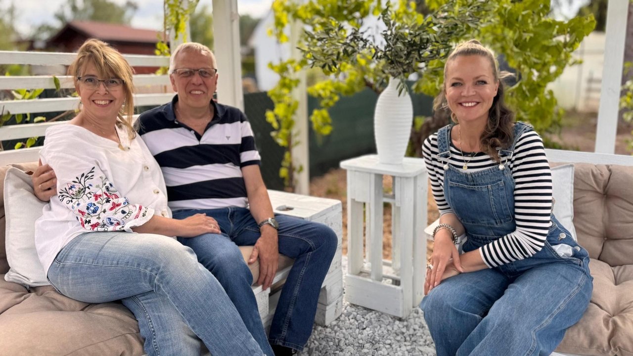 Duel of landscape gardener - Season 9 Episode 15 : A garden with Greek flair for the Gerloff family (Episode 138)
