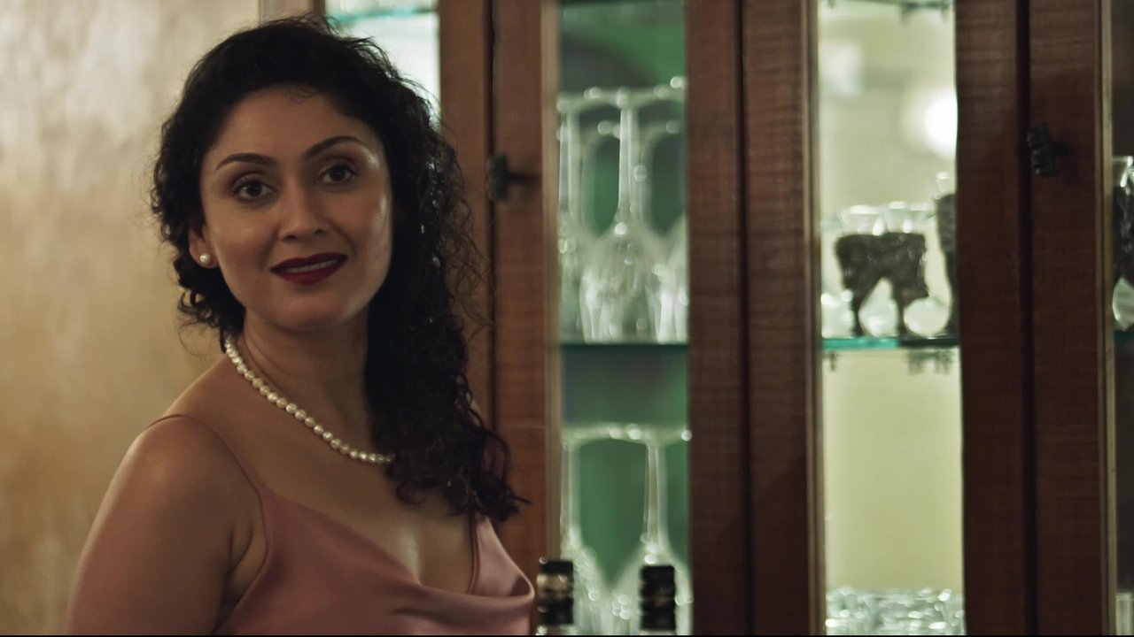 Miya Biwi Aur Murder backdrop