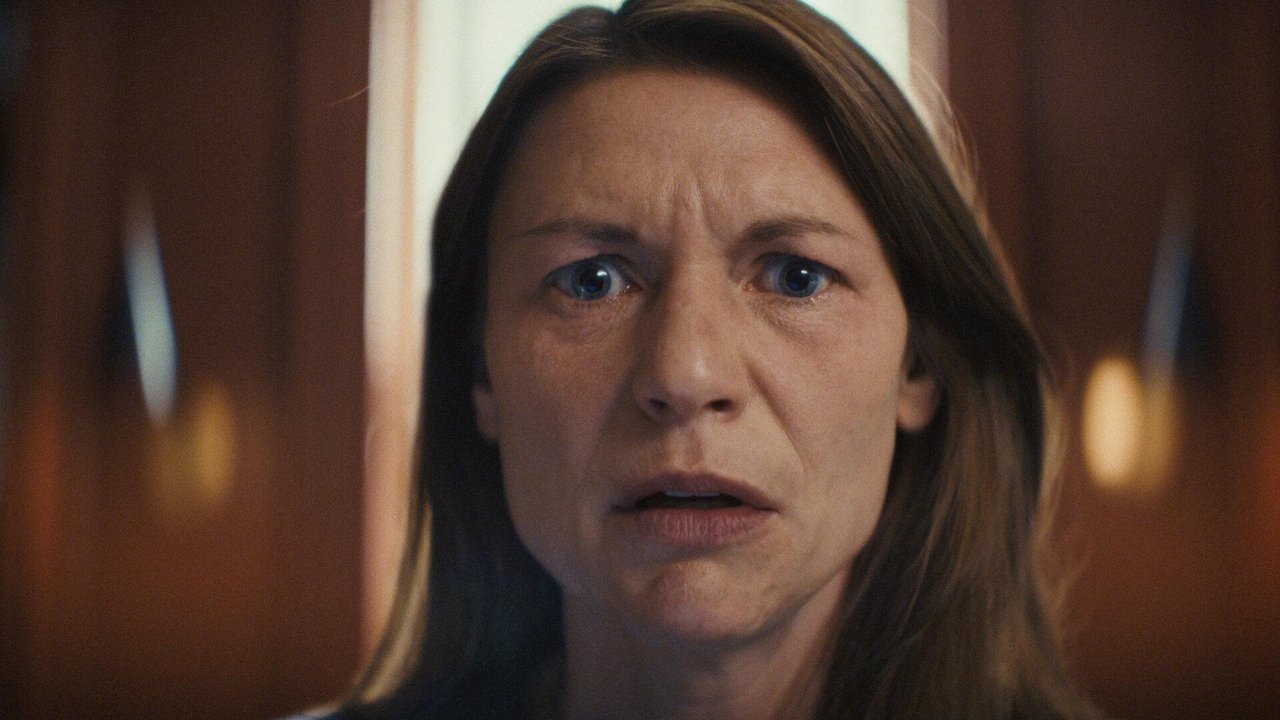 The Beast in Me - Season 1 Episode 1 : Sick Puppy