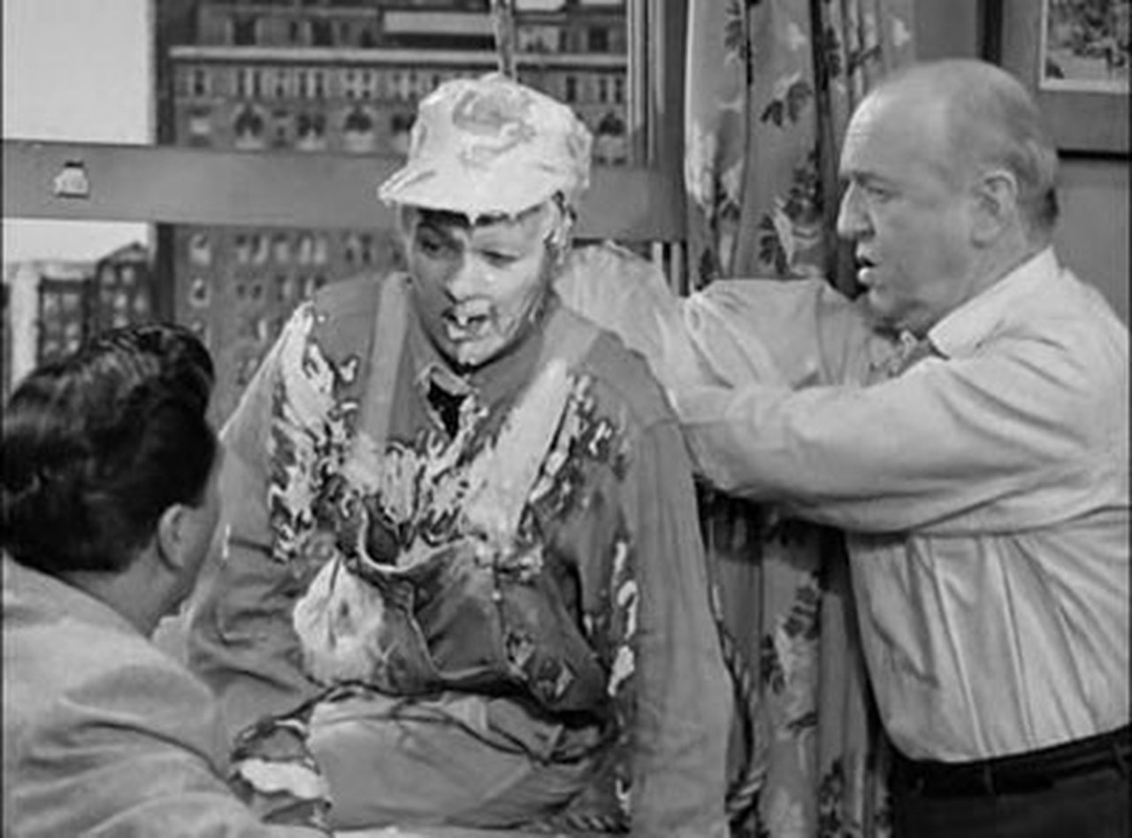 I Love Lucy - Season 2 Episode 3 : The Anniversary Present