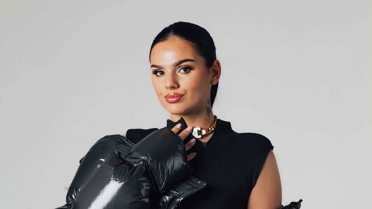 Who's That Girl - Season 2 Episode 1 : Episode 1