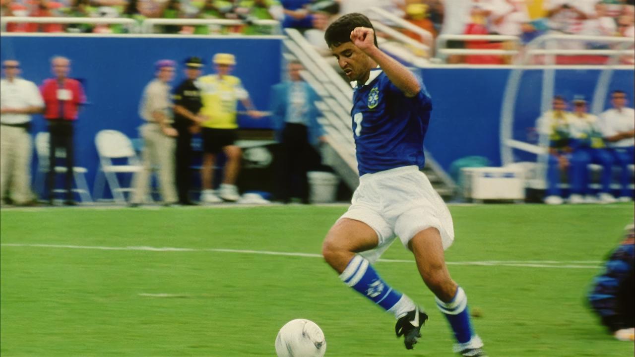 Scen från 1994 FIFA World Cup Official Film - Two Billion Hearts