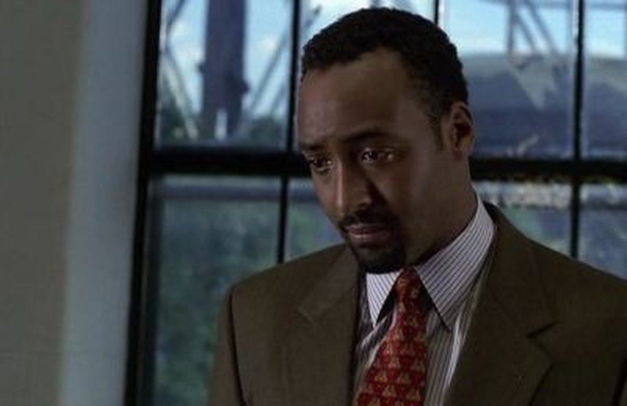 Law & Order - Season 10 Episode 1 : Gunshow