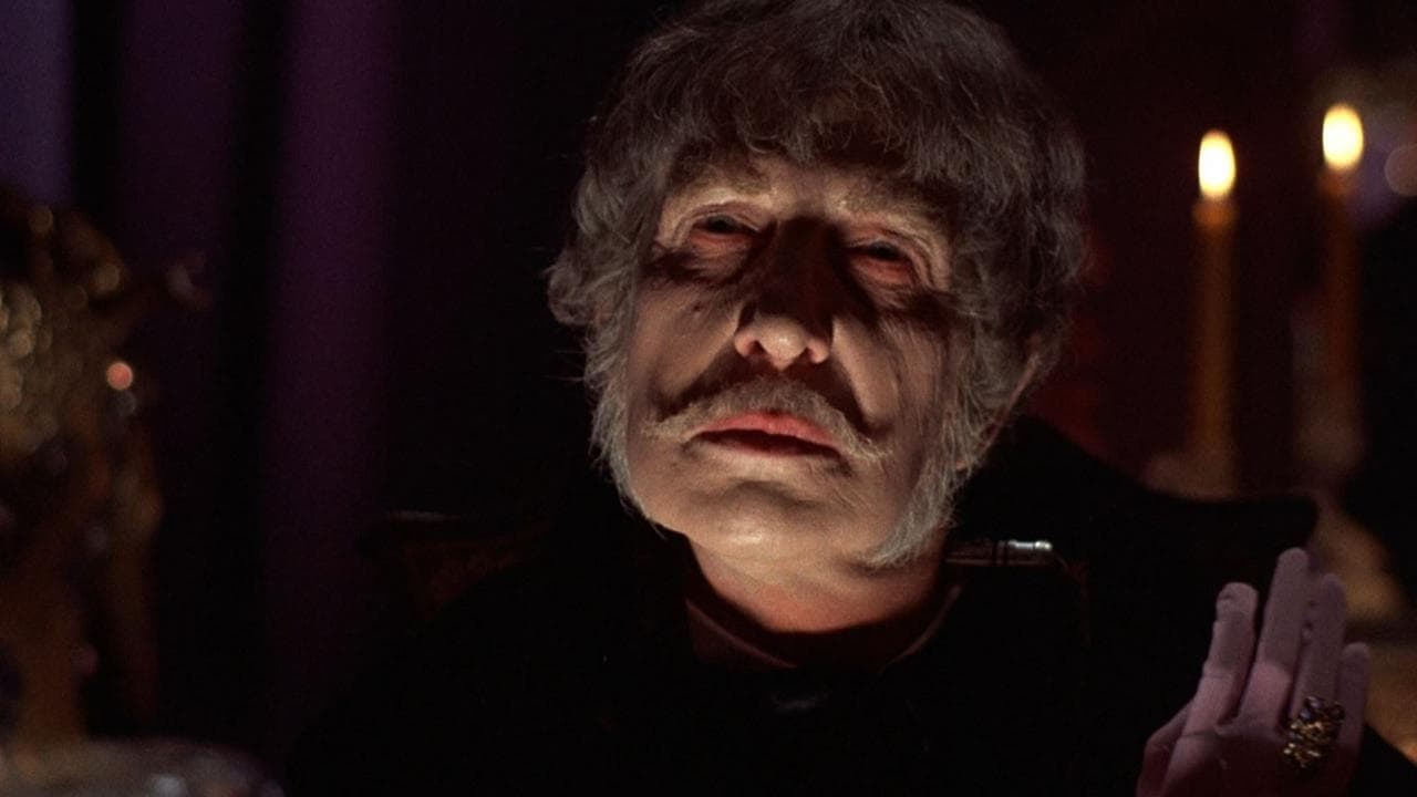 Scen från Den avskyvärde Dr Phibes