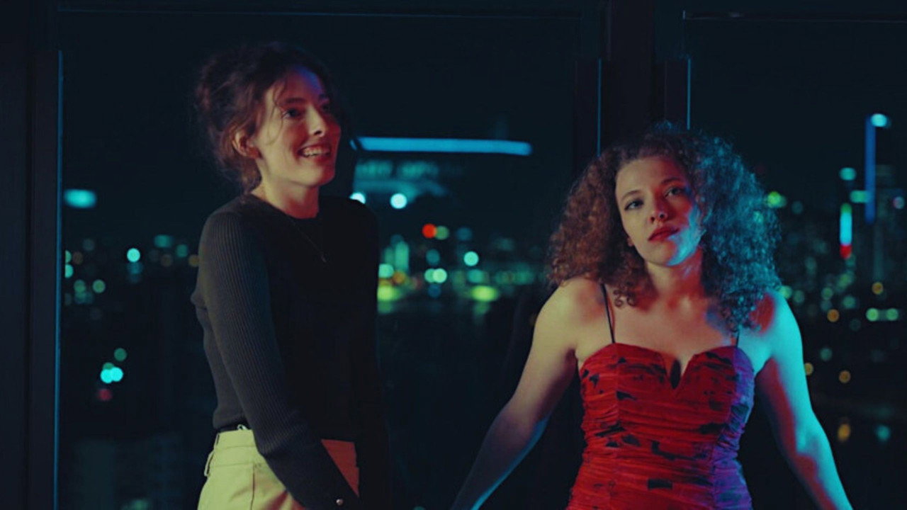 Immagine di copertina del trailer di Violet