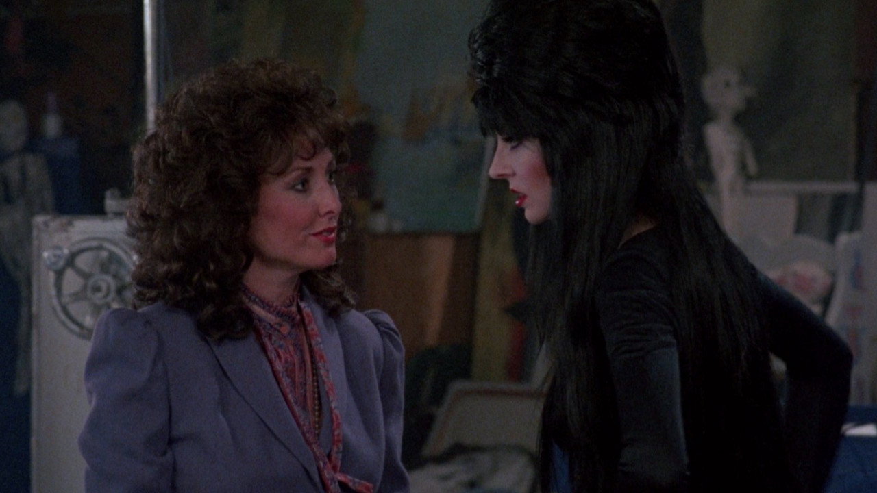 Elvira: Mistress of the Dark background 112
