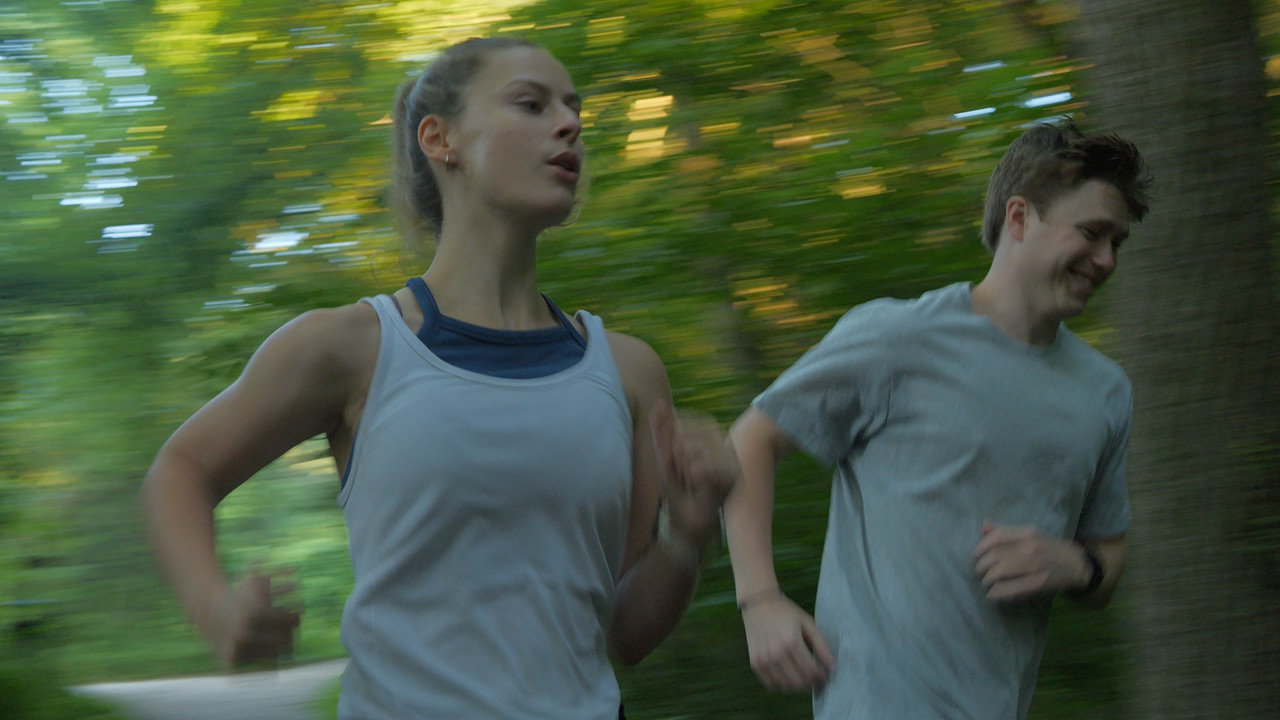Trailer di Margot on a Run Immagine di copertina del trailer di Margot on a Run