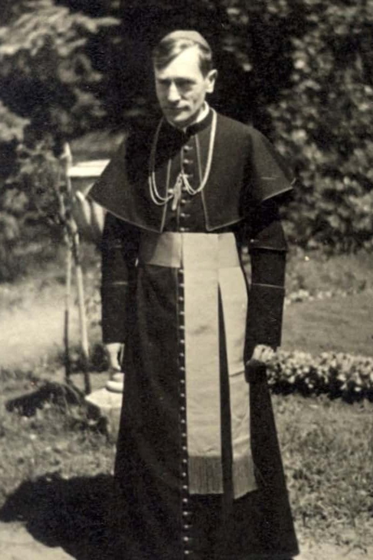 A püspök reggelije - Márton Áron első ötven éve Backdrop